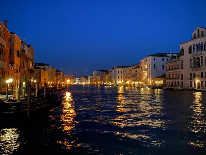 威尼斯之夜缩句（威尼斯之夜是什么描写）